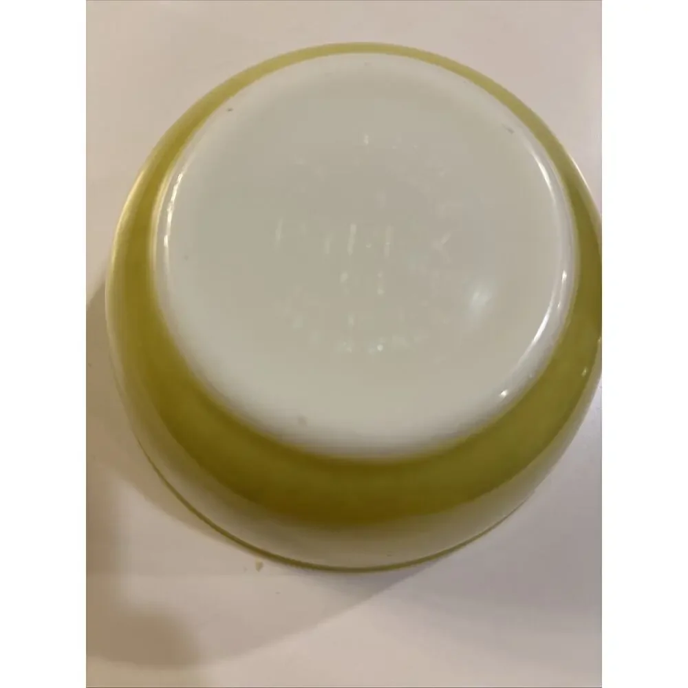 Pyrex Yellow 401, 1.5 Pt. Small Primary Mixing Nesting Bowl EUC - Picture 3 of 3